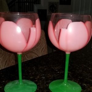 Vintage Gloria Vanderbilt wine glasses